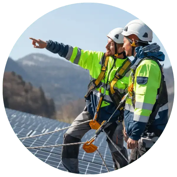 Panneaux photovoltaïques grande surface entretenue par les équipes VOé